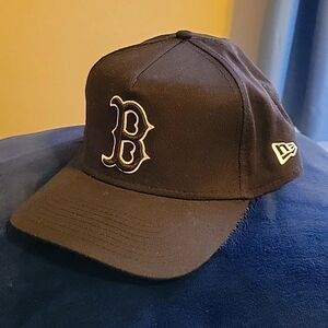 Boston Red Sox Black Snap-back New Era Hat!